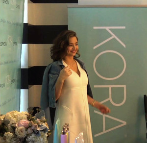 X17_miranda_kerr_pregnant_120317_13.thumb.jpg.24b7b6bf6f62f80e7e3ec6d0bede132e.jpg