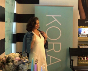 X17_miranda_kerr_pregnant_120317_17.thumb.jpg.600c7dd5f2c5e0dc77c4c89aa8b5efd5.jpg