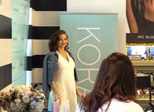 X17_miranda_kerr_pregnant_120317_27.thumb.jpg.2e0a8b9888f734c514880ce60990e737.jpg