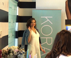 X17_miranda_kerr_pregnant_120317_29.thumb.jpg.8954ffcf01a9524f39b6378ca3608b76.jpg