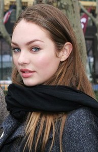 a8aba7b38fd37ef79c1b73563f04f288--dark-hair-brown-hair.jpg