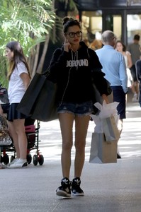 adriana-lima-christmas-shopping-at-ball-harbor-in-miami-1.jpg