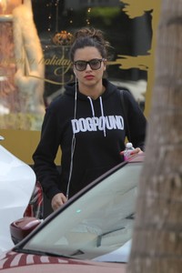 adriana-lima-christmas-shopping-at-ball-harbor-in-miami-7.jpg