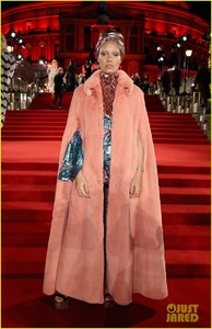 adwoa-aboah-wins-model-of-the-year-at-fashion-awards-2017-03.jpg