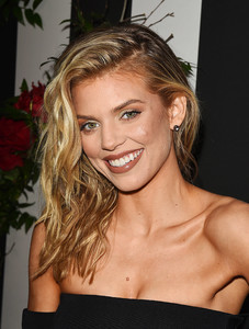 annalynne-mccord-land-of-distraction-launch-event-in-los-angeles-113017.thumb.jpg.0be036af30833534a3509fcdc83adb3c.jpg