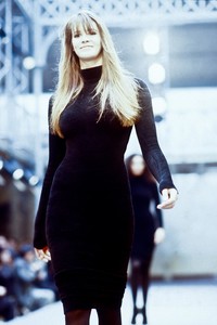 azzedine-alaia-fw-1989-11.thumb.jpg.11c33750f16e1e1917a50e2379344898.jpg