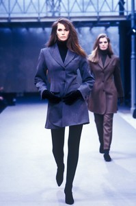 azzedine-alaia-fw-1989-3.thumb.jpg.5c87aafe2770247e12f54aa7bdd7d5d6.jpg