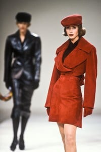 azzedine-alaia-fw-1991-2.thumb.JPEG.1a1e8735e49656fb726a9589ec4e62f1.JPEG