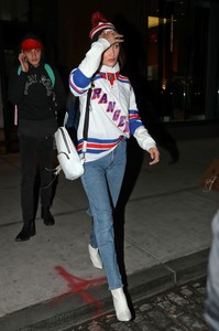 bella_hadid_1912_28629.jpg