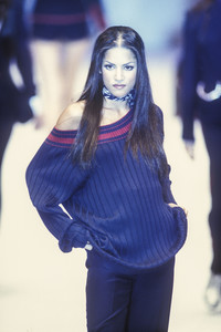 blumarine-ss-1993-2.thumb.jpg.58cf817e609567fbe5854ebd32363e32.jpg