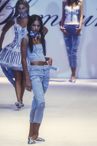 blumarine-ss-1993-3.thumb.jpg.2d9e8d72820d639842bdbb0fb16aee51.jpg