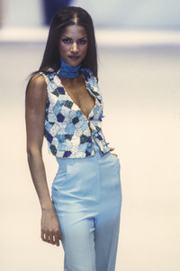 blumarine-ss-1993-5.thumb.jpg.29caba2804a3181675daf48ab2074fd6.jpg