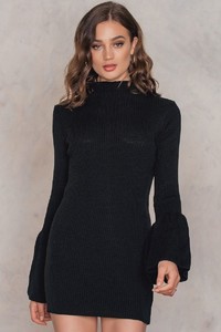 boohoo_wide_sleeve_dress-1506-1506-000164-0002_2_.thumb.jpg.aab12e3cb8e3879a6b2830363392292c.jpg