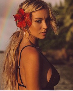 bryanaholly_25010075_141321163235956_6043064795593179136_n.jpg