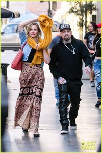 cameron-diaz-benji-madden-see-hamilton-on-christmas-eve-01.jpg