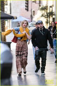 cameron-diaz-benji-madden-see-hamilton-on-christmas-eve-05.jpg