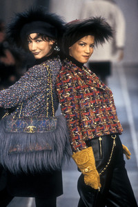 chanel-fw-1993-4.thumb.jpeg.31408bc3935499d382083704ac9274ae.jpeg