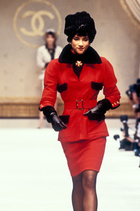 chanel-hc-fw-1986-1.thumb.jpg.6ca3e0161fd524b7899220f6f25081b9.jpg