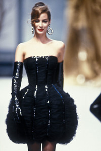 chanel-hc-fw-1991-10.thumb.JPEG.47818f7d3d769879fff2f91753a90041.JPEG