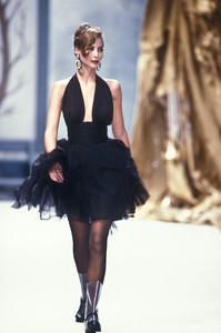 chanel-hc-fw-1991-7.thumb.JPEG.d5cb0f843cf4e14a1e5dd4dfb8819ee9.JPEG