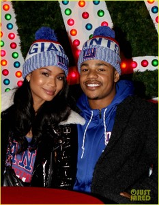 chanel-iman-new-fiance-sterling-shepard-help-kick-off-christmas-in-nyc-02.jpg