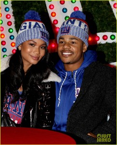 chanel-iman-new-fiance-sterling-shepard-help-kick-off-christmas-in-nyc-03.jpg