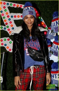 chanel-iman-new-fiance-sterling-shepard-help-kick-off-christmas-in-nyc-04.jpg