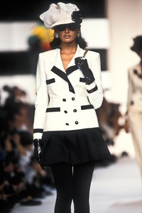 chanel-ss-1991-1.thumb.JPEG.34d7dc869928221b9c662c879712a673.JPEG