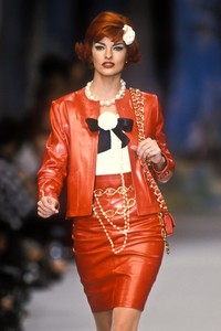 chanel-ss-1992-2.thumb.JPEG.9b58df13685961abaede4f0b5a5ca945.JPEG