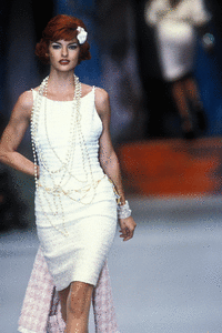 chanel-ss-1992-4.thumb.GIF.1c6c6c37d975a0ae031fa17426e08811.GIF