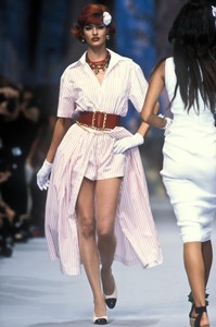 chanel-ss-1992-5.thumb.JPEG.9188020909ca091f86776b1188e4b37c.JPEG