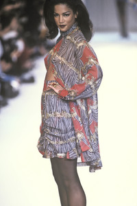 chloe-fw-1992-2.thumb.jpg.1fda38dea044431241a2a9795d0cc2b4.jpg