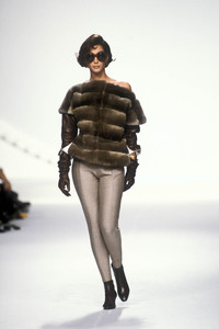 christian-dior-fw-1991-1.thumb.JPEG.aa30e6354033e310d8fdd13d99fb5d8b.JPEG