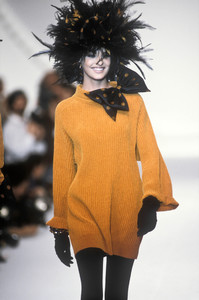 christian-dior-fw-1991-4.thumb.JPEG.0349b5009e69ec55147f22a1032c89f9.JPEG