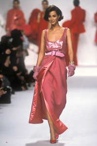 christian-dior-fw-1991-7.thumb.JPEG.650889c0c4e49ce532f8892d45a42fdf.JPEG