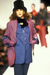 christian-dior-fw-1993-2.thumb.jpeg.6e18f03f19c65fa5f1c430424063294c.jpeg