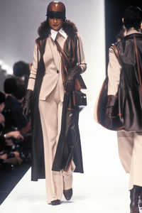 christian-dior-fw-1993-3.thumb.jpeg.1f501d34965d3e0ba971b0b55ad36aa2.jpeg
