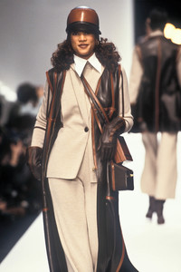 christian-dior-fw-1993-4.thumb.jpeg.9d70fc4f35a2599f6b53583d319056f2.jpeg