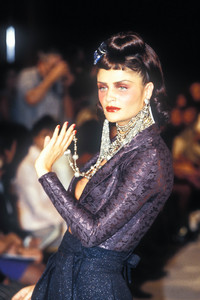 christian-dior-fw-1997-2.thumb.jpeg.7f93354231e47eea1db57b8b6f67c349.jpeg