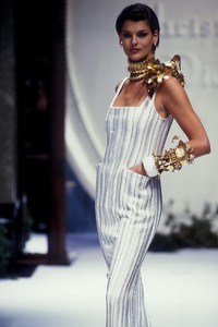 christian-dior-hc-ss-1992-10.thumb.JPEG.d246f96bef6c8546003fda062a38bafa.JPEG