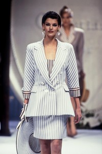 christian-dior-hc-ss-1992-5.thumb.JPEG.3b3694e0fa0235d47f1e0c258c01491f.JPEG