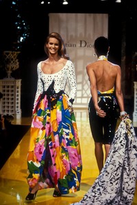 christian-dior-hc-ss-1995-9.thumb.JPEG.1ca271569f75e9ff42f82f948077baca.JPEG