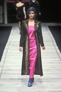 christian-lacroix-fw-1997-4.thumb.jpeg.e080dafe18a2111d7951d011a6564c5d.jpeg