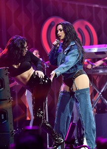 demi-lovato-performs-live-at-y100-jingle-ball-in-sunrise-0.jpg