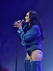 demi-lovato-performs-live-at-y100-jingle-ball-in-sunrise-1.jpg