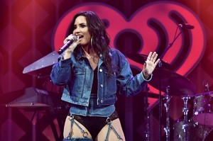 demi-lovato-performs-live-at-y100-jingle-ball-in-sunrise-15.jpg
