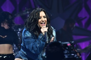 demi-lovato-performs-live-at-y100-jingle-ball-in-sunrise-7.jpg