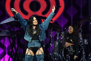 demi-lovato-performs-live-at-y100-jingle-ball-in-sunrise-9.jpg