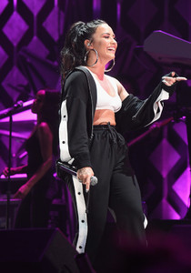 demi-lovato-power-96-1-jingle-ball-2017-show-crslgx29j6mx.jpg