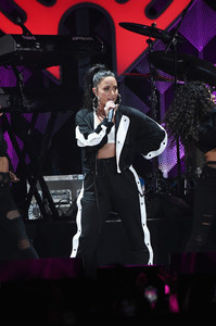 demi-lovato-power-96-1-jingle-ball-2017-show-pzbjejskc8vx.jpg